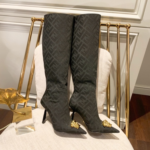 Versace Boots For Women #992727