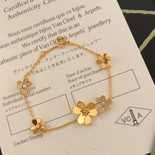 $38.00 USD Van Cleef & Arpels Bracelets For Women #993061