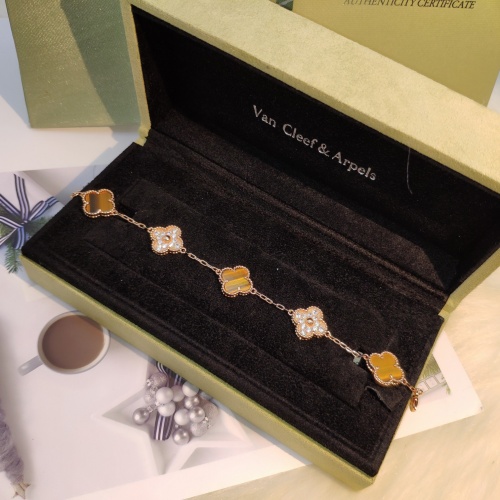 Van Cleef &amp; Arpels Bracelets For Women #993623 $38.00 USD, Wholesale Replica Van Cleef &amp; Arpels Bracelets