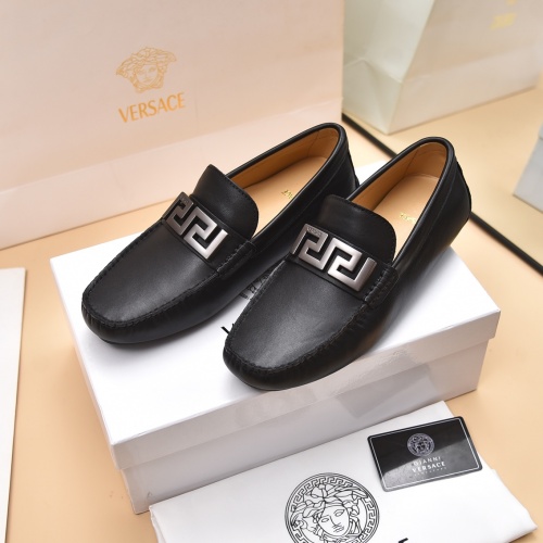 Versace Leather Shoes For Men #994259