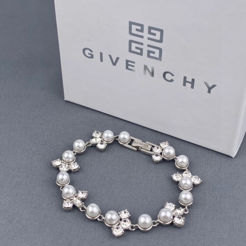 Givenchy Bracelet For Women #994365