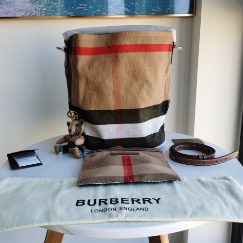 $190.00 USD Burberry AAA Quality Messenger Bags For Women #994978