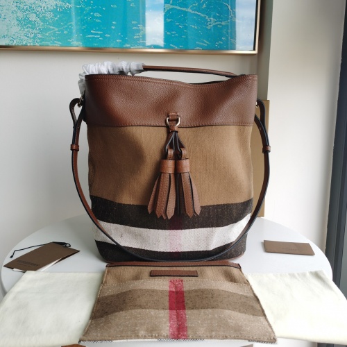 Burberry AAA Quality Messenger Bags For Women #994981 $205.00 USD, Wholesale Replica Burberry AAA Messenger Bags