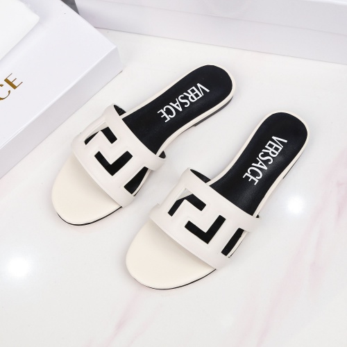 Versace Slippers For Women #995434