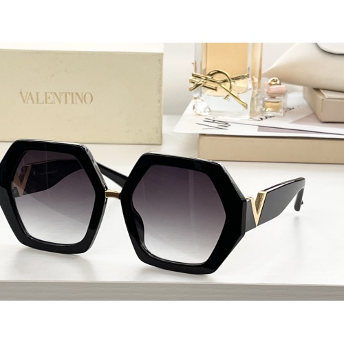 $64.00 USD Valentino AAA Quality Sunglasses #995572