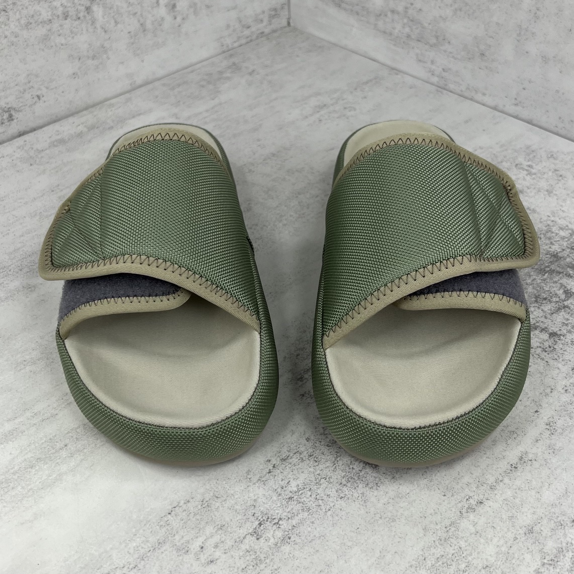 yeezy slippers replica