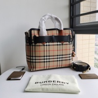 $190.00 USD Burberry AAA Quality Handbags For Women #994977