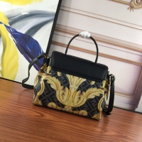 $172.00 USD Versace AAA Quality Messenger Bags For Women #994994