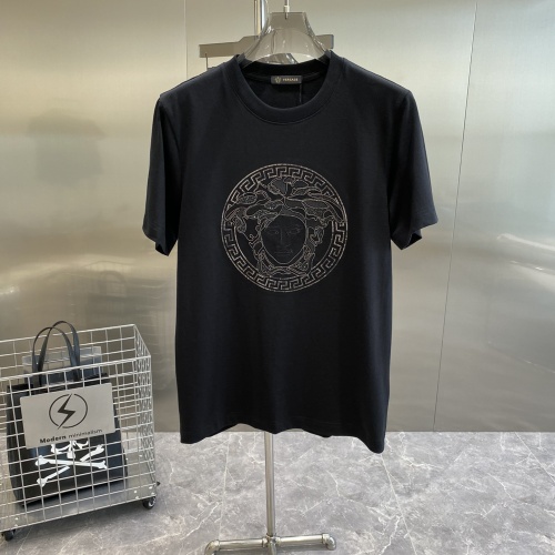 Versace T-Shirts Short Sleeved For Unisex #1002443 $64.00 USD, Wholesale Replica Versace T-Shirts