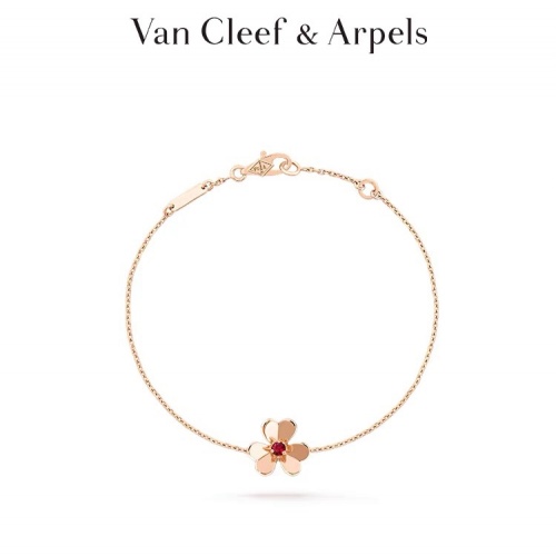 Replica Van Cleef & Arpels Bracelet For Women #1004291 $38.00 USD for Wholesale