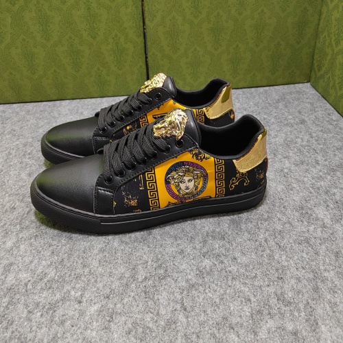 Versace Casual Shoes For Men #1004759