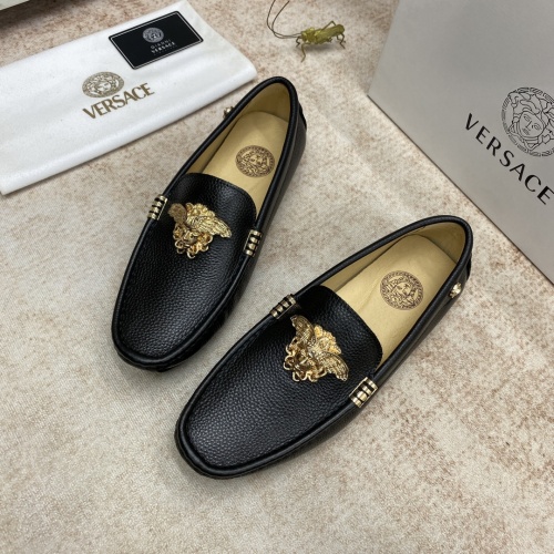 Versace Leather Shoes For Men #995809