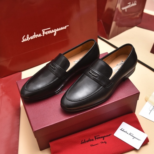 Salvatore Ferragamo Leather Shoes For Men #996741