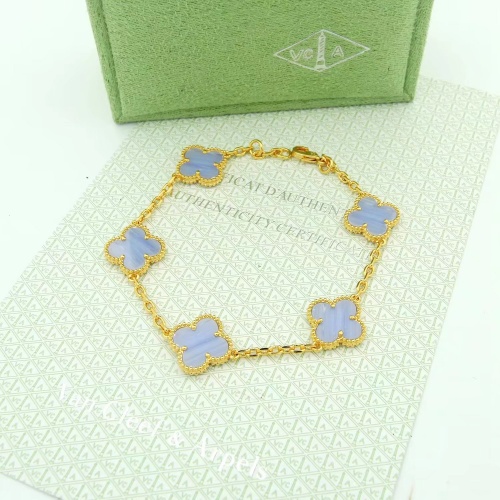 $36.00 USD Van Cleef & Arpels Bracelet For Women #997390