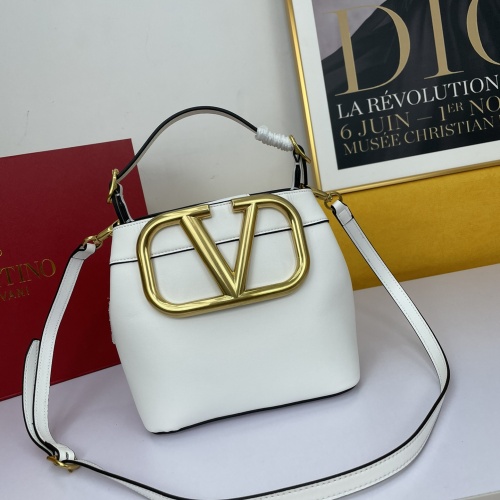 Valentino AAA Quality Messenger Bags For Women #997575