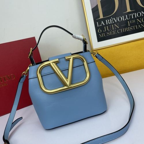 Valentino AAA Quality Messenger Bags For Women #997576