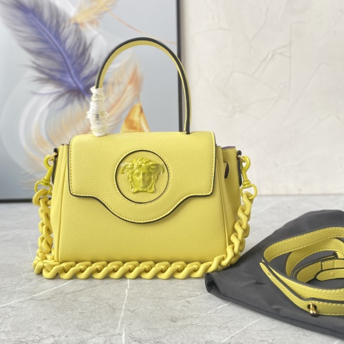 $160.00 USD Versace AAA Quality Messenger Bags For Women #997596