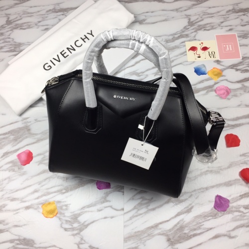 Givenchy AAA Quality Handbags For Women #997644