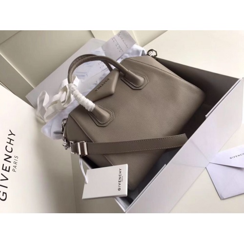 $182.00 USD Givenchy AAA Quality Handbags For Women #997646