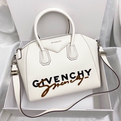 Givenchy AAA Quality Handbags For Women #997684