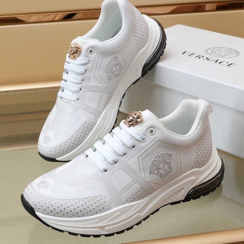 Versace Casual Shoes For Men #997747