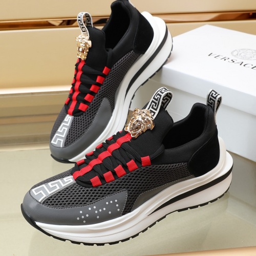 Versace Casual Shoes For Men #997838