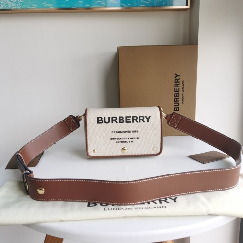 Burberry AAA Quality Messenger Bags For Women #999371