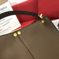 $122.00 USD Fendi AAA Quality Messenger Bags For Women #1000326
