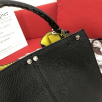 $122.00 USD Fendi AAA Quality Messenger Bags For Women #1000328
