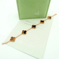 $36.00 USD Van Cleef & Arpels Bracelet For Women #997376