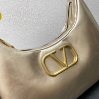$108.00 USD Valentino AAA Quality Messenger Bags For Women #997585