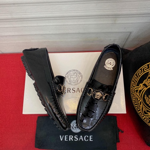Versace Leather Shoes For Men #1006494