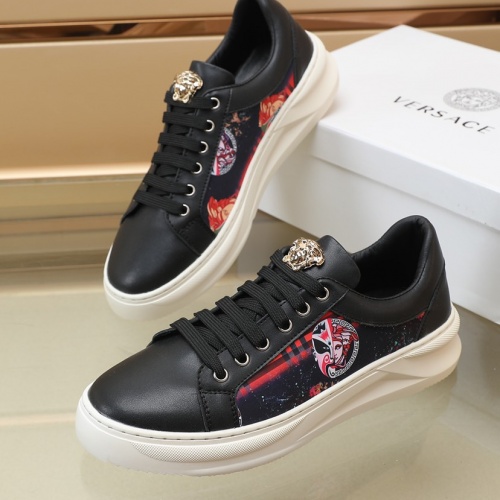 Versace Casual Shoes For Men #1010817