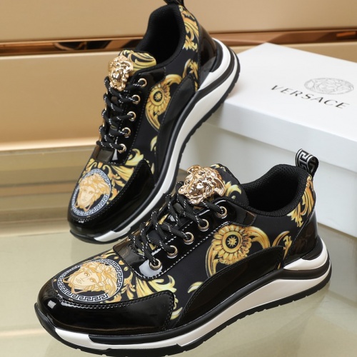 Versace Casual Shoes For Men #1010829