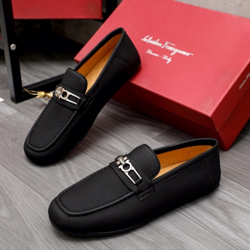 Salvatore Ferragamo Leather Shoes For Men #1012096