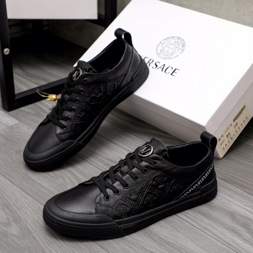 Versace Casual Shoes For Men #1012648