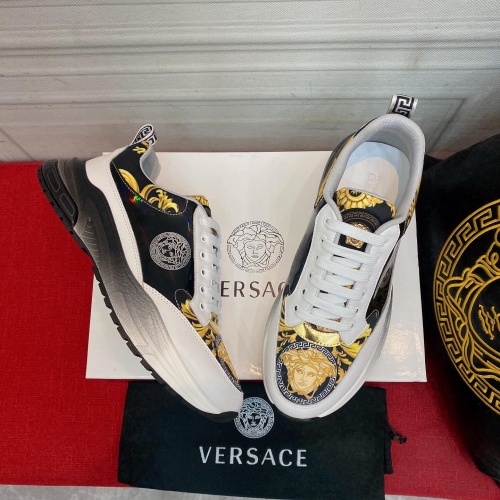Versace Casual Shoes For Men #1012689