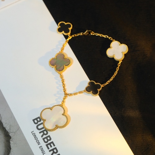 $88.00 USD Van Cleef & Arpels Bracelet For Women #1013414