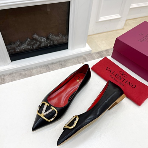 Valentino Flat Shoes For Women #1014130
