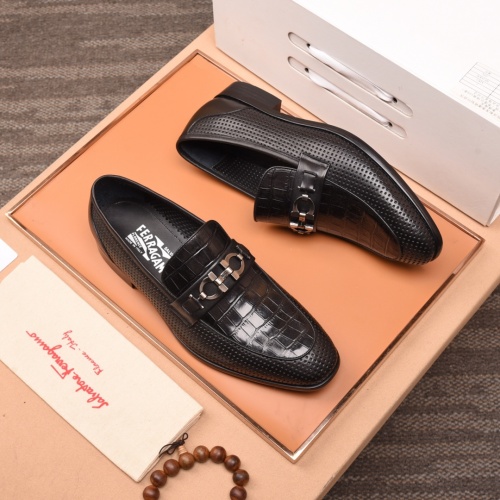 Salvatore Ferragamo Leather Shoes For Men #1016372
