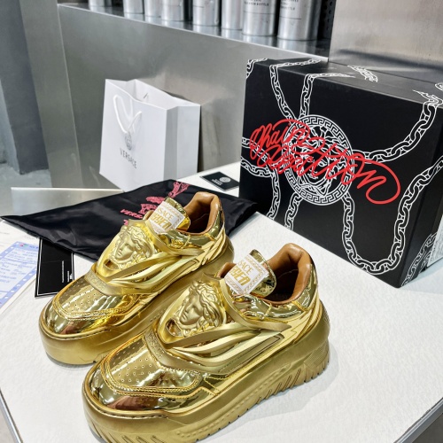 Versace Casual Shoes For Men #1016457