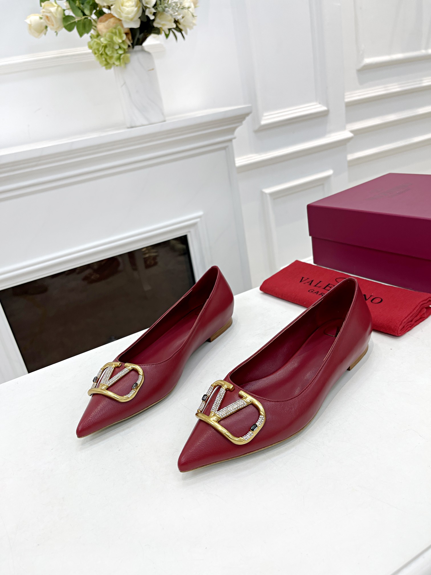 Valentino Flat Shoes For Women 1014128 96.00 USD, Wholesale Replica