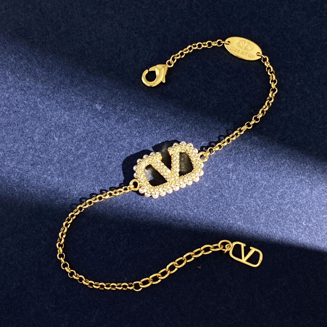 Valentino Bracelet For Women 1015019 32.00 USD, Wholesale Replica