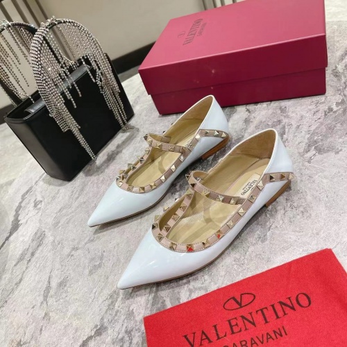 Valentino Flat Shoes For Women #1024332