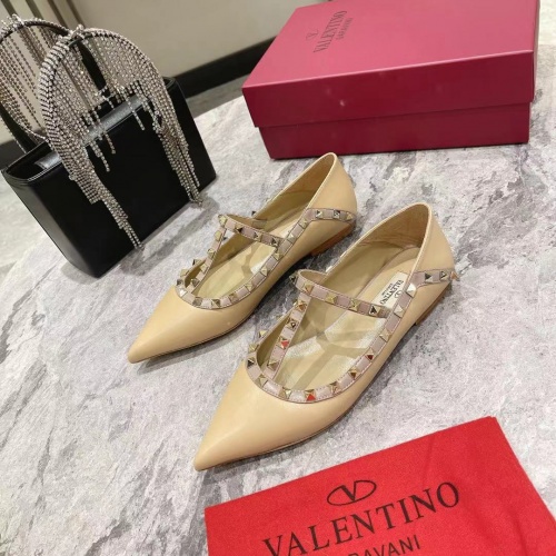 Valentino Flat Shoes For Women #1024335