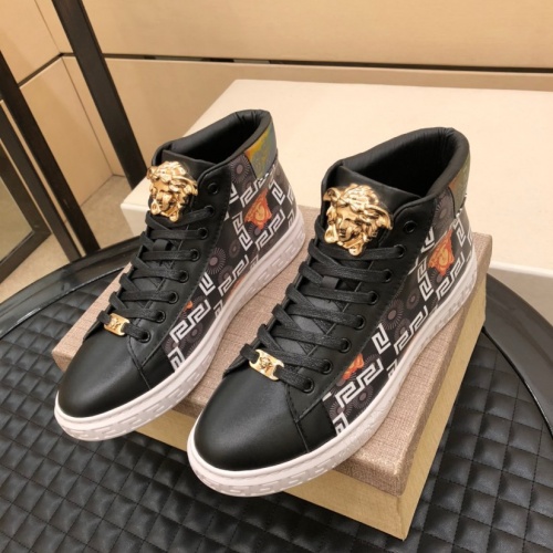 Versace High Tops Shoes For Men #1024665