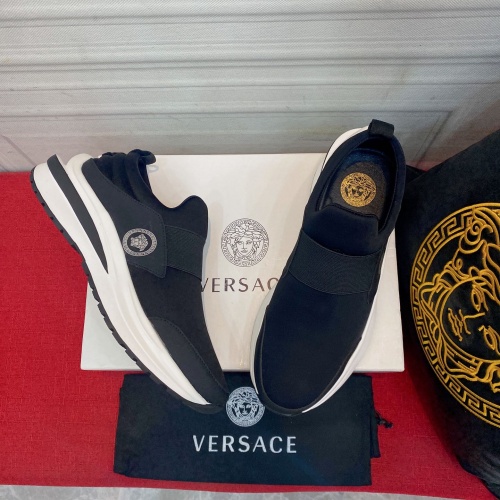 Versace Casual Shoes For Men #1026998