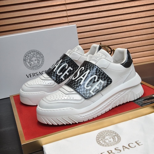Versace Casual Shoes For Men #1028806