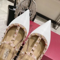 $92.00 USD Valentino Flat Shoes For Women #1024331