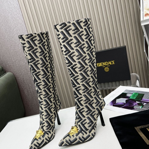 Versace Boots For Women #1029406